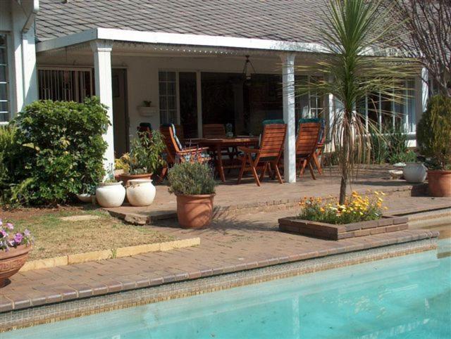 Liongate Bed And Breakfast Edenvale Exterior photo
