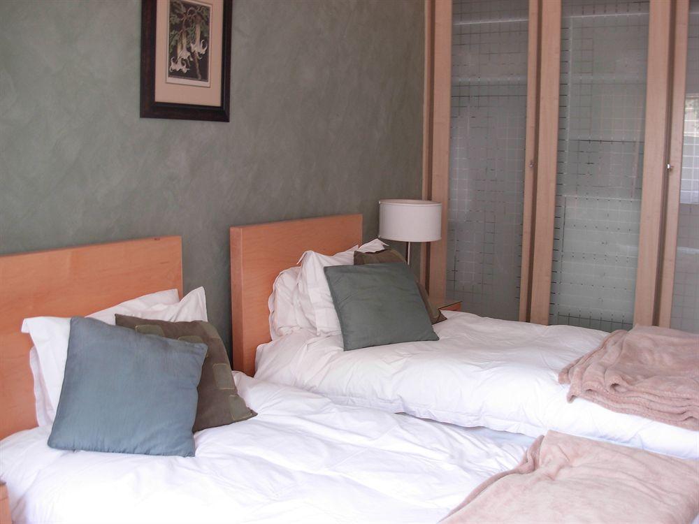 Liongate Bed And Breakfast Edenvale Exterior photo