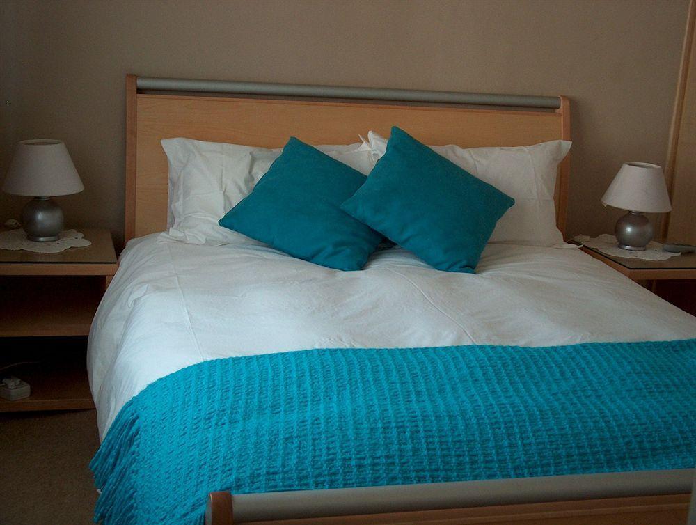 Liongate Bed And Breakfast Edenvale Exterior photo