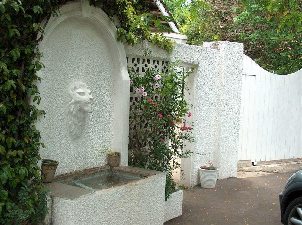 Liongate Bed And Breakfast Edenvale Exterior photo